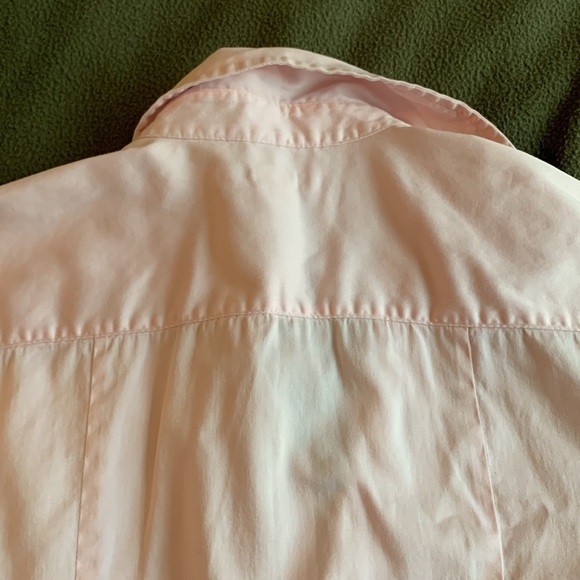 Banana Republic light pink button up shirt. 3/4 length sleeves. Size medium - Picture 9 of 10